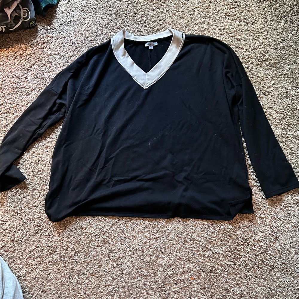 White birth V-Neck sweater